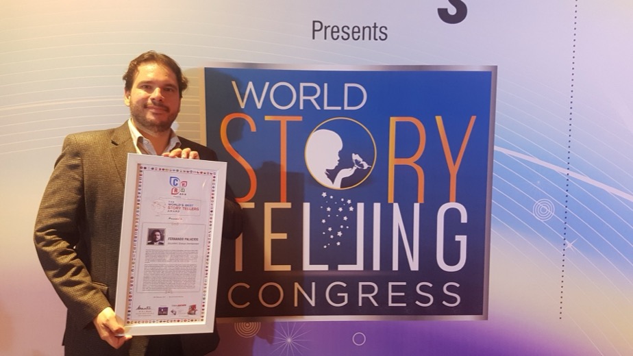 Fernando Palacios holding the World Storytelling Congress certificate