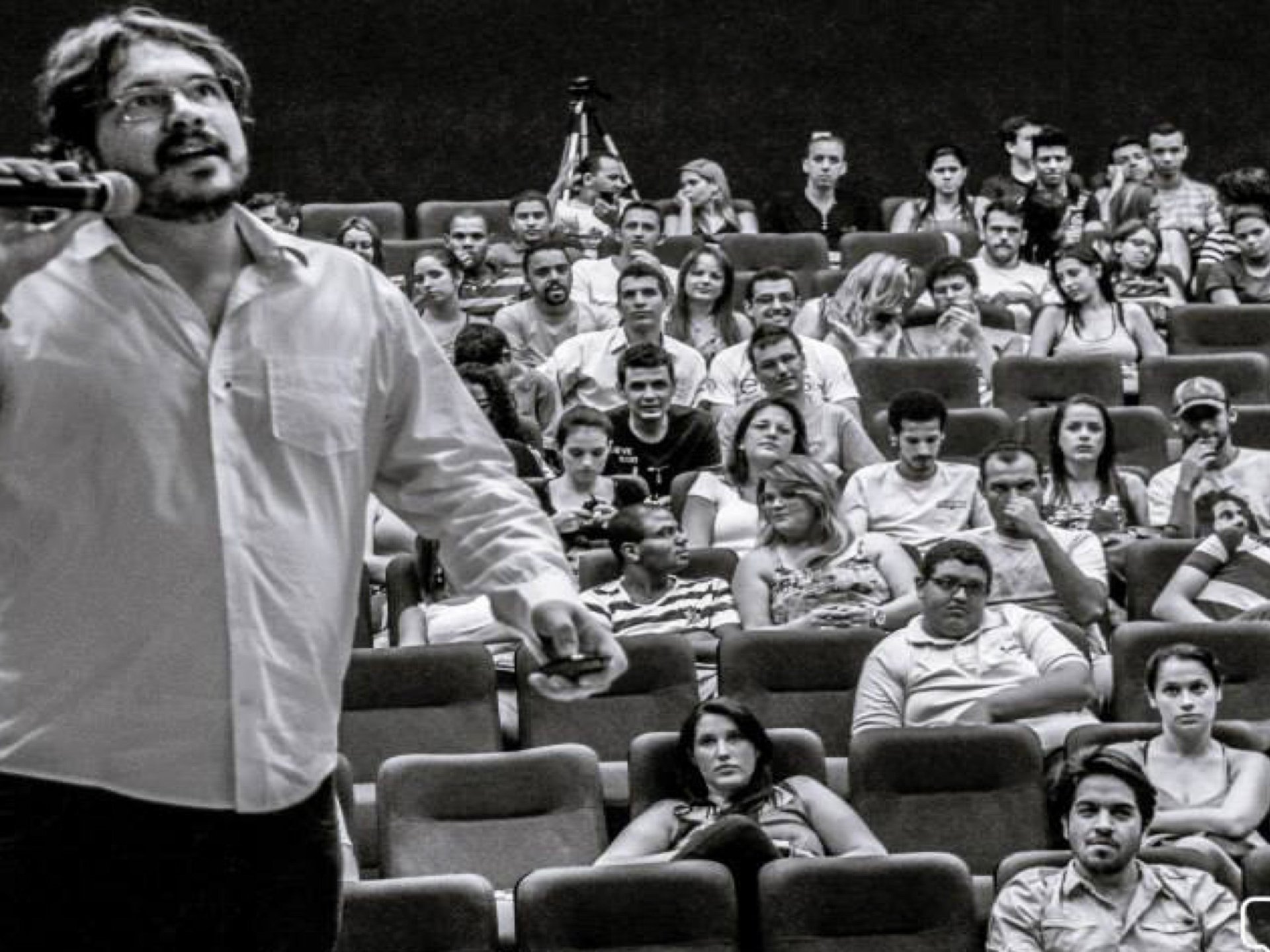 How Executive Storytelling Works: VibeStorytelling for C-Level